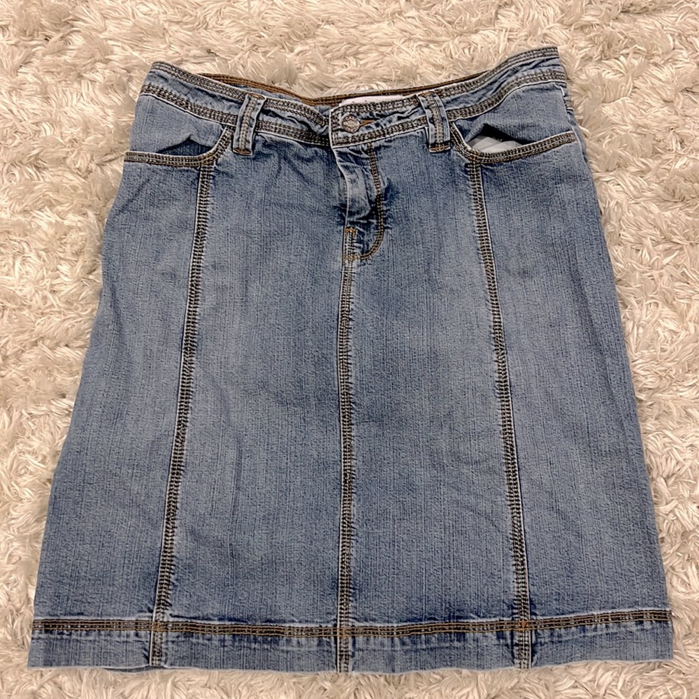 CABi size 6 denim skirt super cute knee length